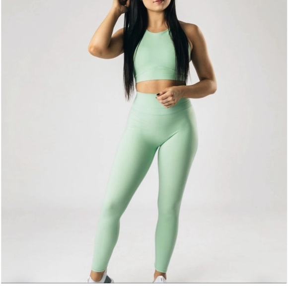 Alphalete harmony leggings - Picture 2 of 3